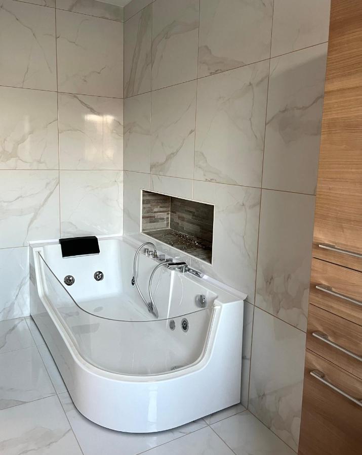 Luxe Apartments Лютомер Екстер'єр фото
